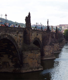 Vy över Karlsbro i Prag - Prag reseguide